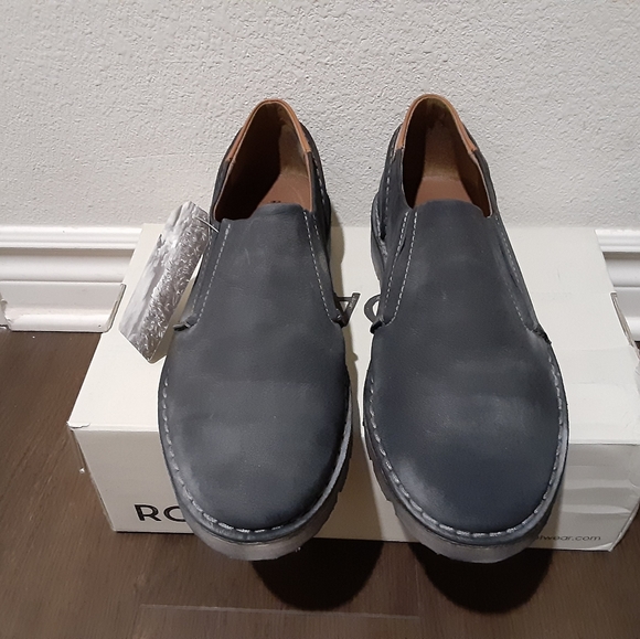 Roan - Picture 4 of 4